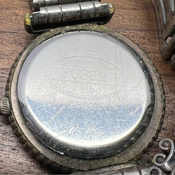 Vintage Fossil Watch Silver Toned White Face Roman Numeral Gold Colored Details - Picture 12 of 12